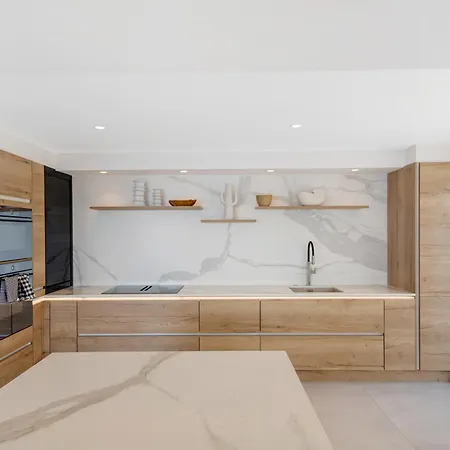 Villa Grand Standing: Renovated Seaside Retreat With Pool Hyeres
