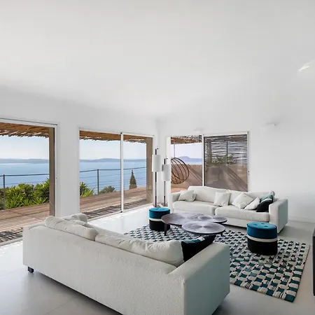 Villa Grand Standing: Renovated Seaside Retreat With Pool *